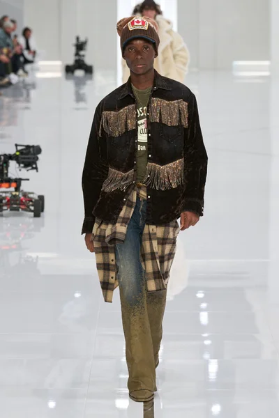 Look 17